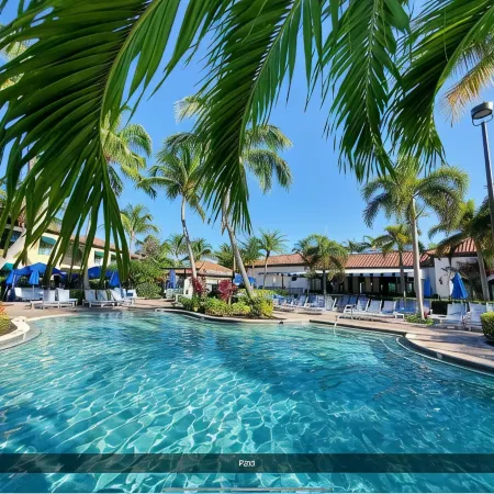 RENOVATED,2pm check-in,11a checkout,1stfloor private unit,close to 5th ave&beach