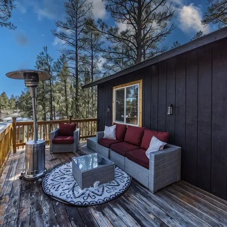 Peaceful Show Low Cabin in the pines! 3 min to the lake!