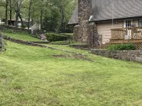 “Iris Cottage” - Cozy Cabin that Sleeps 10 - 3-Star