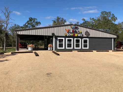 03 Ruby Redbird - Carmine Cottage with a Country View - 4-Star