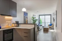 Pocitos Apartamento Brio w/King Beds, 3 Smart TVs, W/D, Fast WiFi, Rooftop Pool. -  Ferienwohnungen