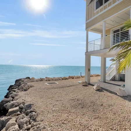 Pet Friendly 2Br/2BA Steps from the Water’s Edge with Unparalleled Sunrises