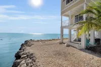 Pet Friendly 2Br/2BA Steps from the Water’s Edge with Unparalleled Sunrises - บังกะโล