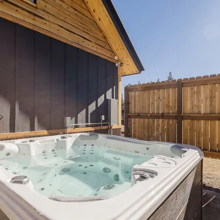 Wolf Creek Riverside Chalet