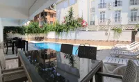LAVİN Garden Hotel - ที่มีสระว่ายน้ำ