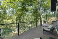 The Twisted Sassafras Treehouse - Boutique