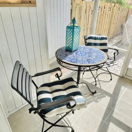 Walk to Beach! East of A1A Central beach. Newly renovated fully equipped.