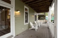 Sweet Retreat is perfect for gathering with family and friends-close to beach