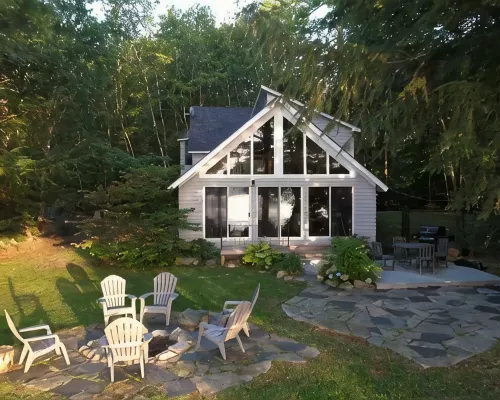 Beautiful Phillips Lake Home. Hotels in Dedham