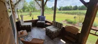 Riverside "Barndominium" w/ easy access to water - Chalets