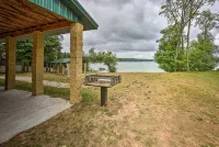 Grandma's House LA 1-bedroom apartment just 22 minutes to Lake Michigan - 2-Star