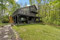 Moonshine Mtn Lodge ~ Stunning Mtn Views+Hot Tub+Gas Fire Table ~ Grill & WiFi! - 2-Star