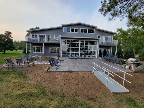 Woman Lake Beach House - Family Reunion - Private 100' Wide Beach