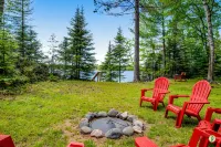 Lured Den - Private Lakefront Cottage - Hot Tub! - Alphydda