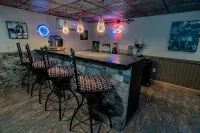 The Flying Squirrel Lodge--Luxury Lodge Near Raystown Lake and Penn State - 4-Star