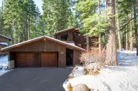 Luxe Tahoe Cabin - Midcentury Modern CLOSE to Lake, Palisades, Edge of Forest - シャレー