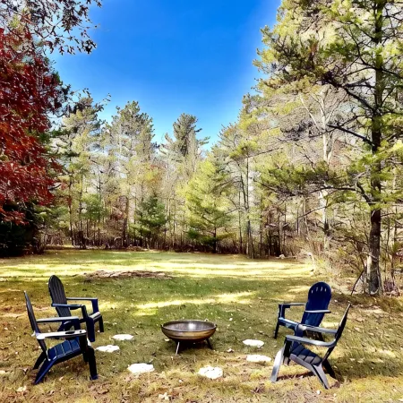 Secluded/Pet-friendly home on 3+ acres, close to downtown Hayward/ATV Trails