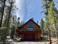 The Fabulous Black Hawk Log CabinFamily and Pet - friendly