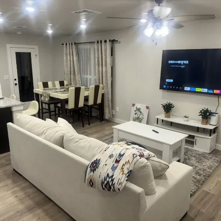 Charming 3-bedroom, 6 beds, 2 bathroom, house with AC and WiFi in awesome Odessa