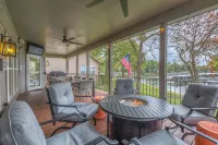 #MonkeyIslandHideaway - Stylish lake front home on Grand Lake, OK with Hot Tub! - Pools