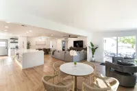 Mesa Retreat Quiet, Stylish Desert Escape + Golf
