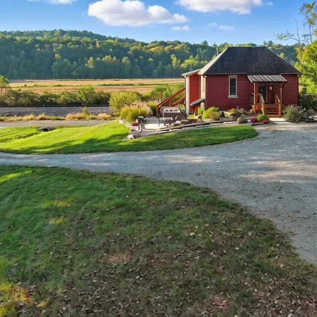 Brown Co, Hot Tub, King Bed, Sleeps 10, Bumper Pool, 5 Smart TVs Firepit, Grill