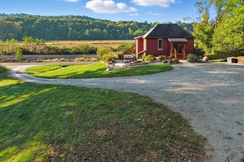 Brown Co, Hot Tub, King Bed, Sleeps 10, Bumper Pool, 5 Smart TVs Firepit, Grill