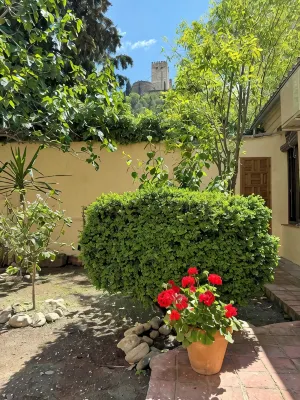 House in front of the Alhambra with a private garden and views - Bungalows