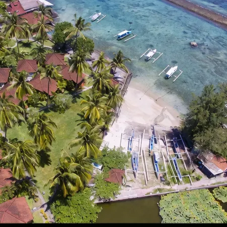 D'Tunjung Resort & Spa Отели рядом с достопримечательностью «Пляж Кандидаса»