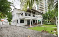 Little Heaven by Sky Hive, A Beach Front Bungalow