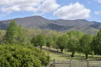 Creekside Screened Porch, Pet Friendly, Minutes to Downtown Hayesville. Firewood - Wifi