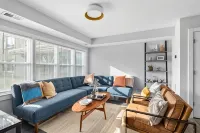 Renovated Suite in Berwyn/Riverside - 3-Star
