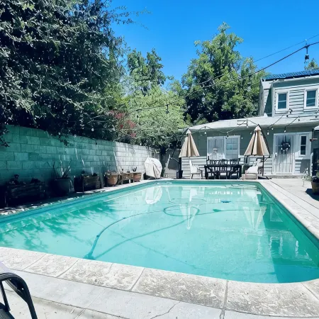 Private entrance with pool Mother-in-law Suite