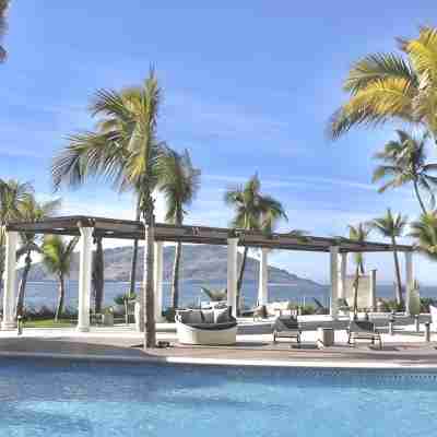 Amazing OCEAN VIEW, BEACHFRONT Access, Stunning POOL - This is the place! Fitness & Recreational Facilities