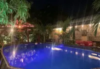 Captin' Joe's Tropical Palm Beach Hot Tub Hideaway -  Apartamentos vacacionales