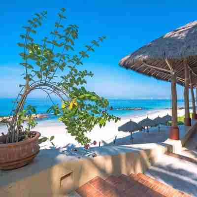 STUNNING 3 BR & 3BA SOUTH SHORE BEACHFRONT RESIDENCE! Fitness & Recreational Facilities