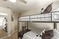 Gilbert Luxury Remodel ~ EV Charger, 1-Level Comfort, Family & Pet-Friendly - Bathtub