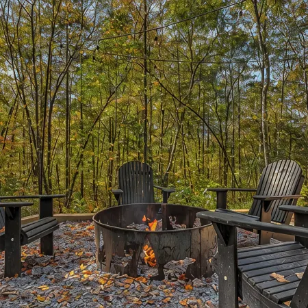 Rustic Log Cabin Retreat, Hot Tub + Firepit Отели в г. Черри Лог