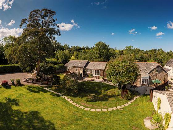 Beautiful  Cottage in a Peaceful, Rural Setting with Country Club Membership.