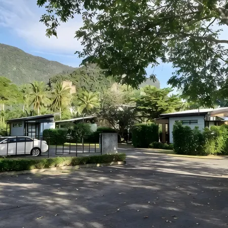Baan Rim Nam Resort Отели рядом с достопримечательностью «Ао-Пханнга»