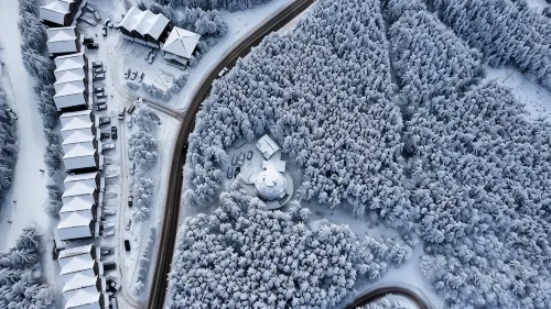 Architectural marvel w/firepit, hot tub, prime location, lounge & bar rooms! - Wi-Fi