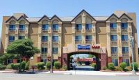 Howard Johnson by Wyndham Pasadena