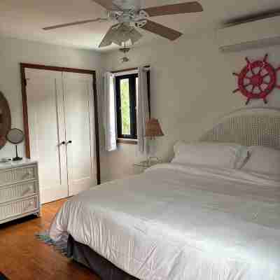 Warm, Inviting Beachhouse with Spa in Great Location of Gorgeous Montauk! Rooms