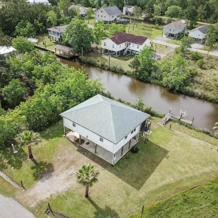Peaceful Waterfront Summer Escape! Sunshine, King Suite, Private Dock