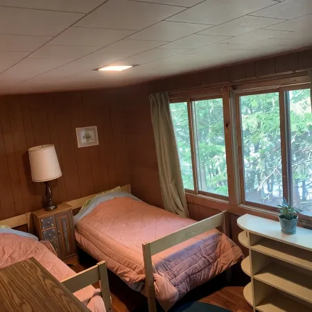 Private and Cozy Cottage, Excellent Fishing And Swimming; Sleeps 6.