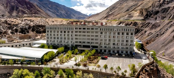 Duola Shenshan Hot Spring Hotel Hotel di Baxoi