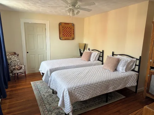 Seaside Stay in Historic Warren