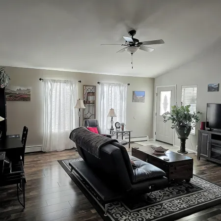 Charming 2-bedroom townhome in lovely Grand Junction with WiFi, AC