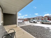 Hillside Suite: Your Cozy, Modern Getaway in Medicine Hat - 3-Star