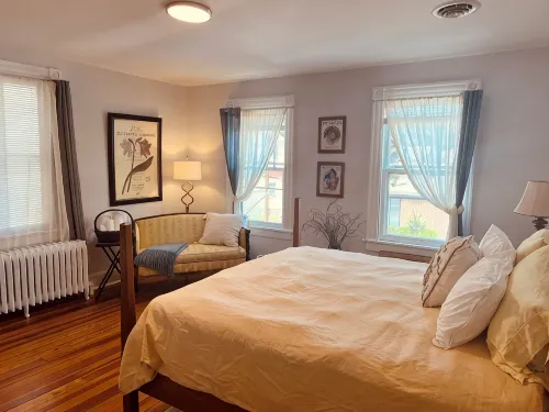 Magnolia Wind elegant 3 BR 1BA loft apartment park for free and walk downtown